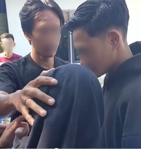 หนุ่มจับได้เมียนอกใจ ยกให้ชู้ทั้งน้ำตา พาไปส่งถึงมือ หนุ่มจับได้เมียนอกใจ ยกให้ชู้ทั้งน้ำตา พาไปส่งถึงมือ