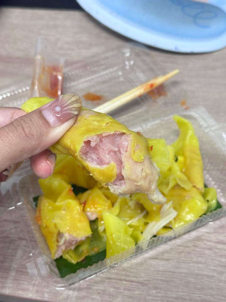 ซื้อเกี๊ยวหมู กินแล้วรสแปลก ๆ สะพรึงกับด้านใน เสี่ยงหูดับสุด ๆ ซื้อเกี๊ยวหมู กินแล้วรสแปลก ๆ สะพรึงกับด้านใน เสี่ยงหูดับสุด ๆ