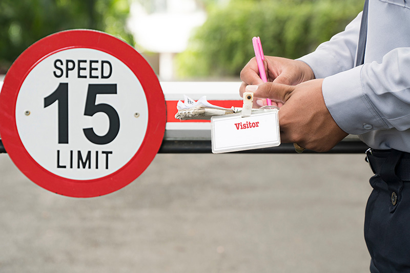 รปภ.โวย ฉุนถูกเรียก ยาม ชี้คำชี้ดูถูกกัน รปภ.โวย ฉุนถูกเรียก ยาม ชี้คำชี้ดูถูกกัน