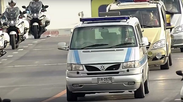 รถพระที่นั่ง เจมส์บอนด์ พิธีเคลื่อนพระบรมศพ รถพระที่นั่ง เจมส์บอนด์ พิธีเคลื่อนพระบรมศพ