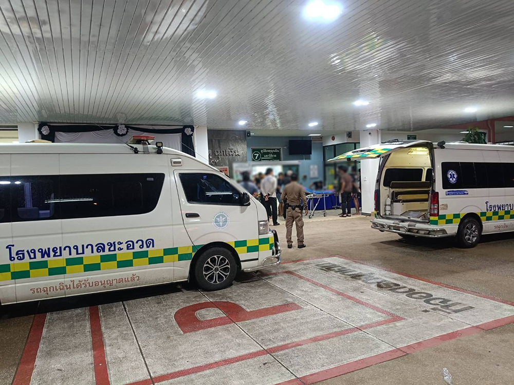 ขนของหนีน้ำ ไฟช็อต 8 ชีวิต ขนของหนีน้ำ ไฟช็อต 8 ชีวิต