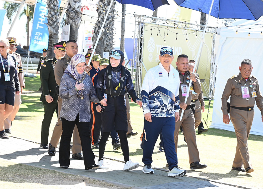 ในหลวง พระราชินี ในหลวง พระราชินี