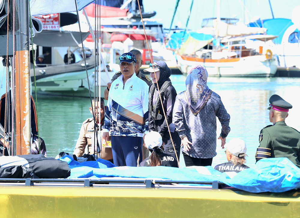 ในหลวง พระราชินี ในหลวง พระราชินี