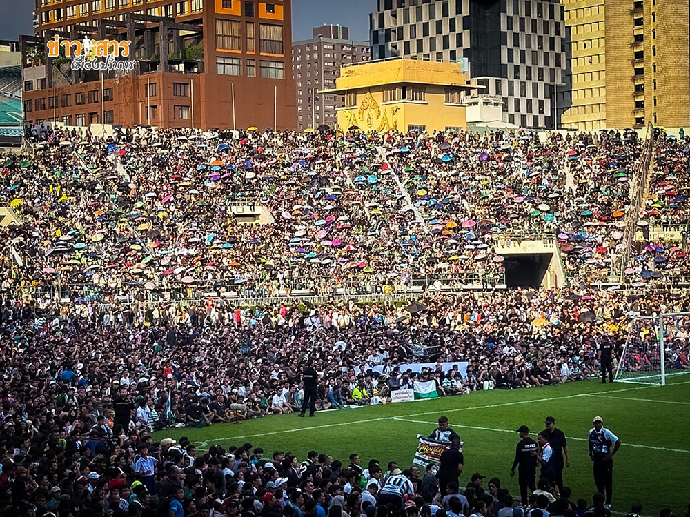 ป๋าเต็ด ยุทธนา ติงอันตราย ให้คนดูลงสนามบอล ป๋าเต็ด ยุทธนา ติงอันตราย ให้คนดูลงสนามบอล