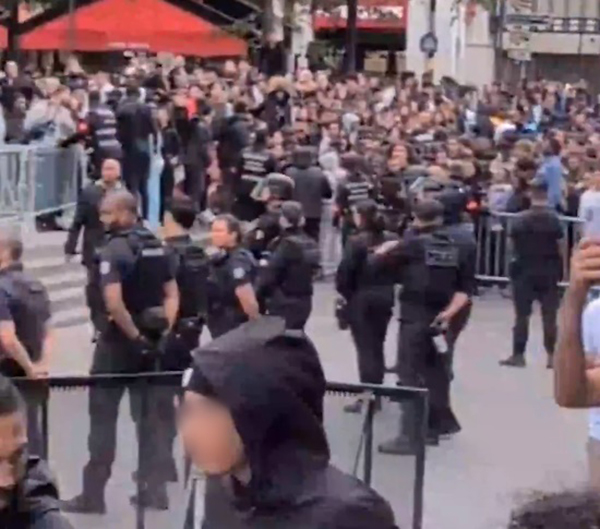 จลาจล จลาจล