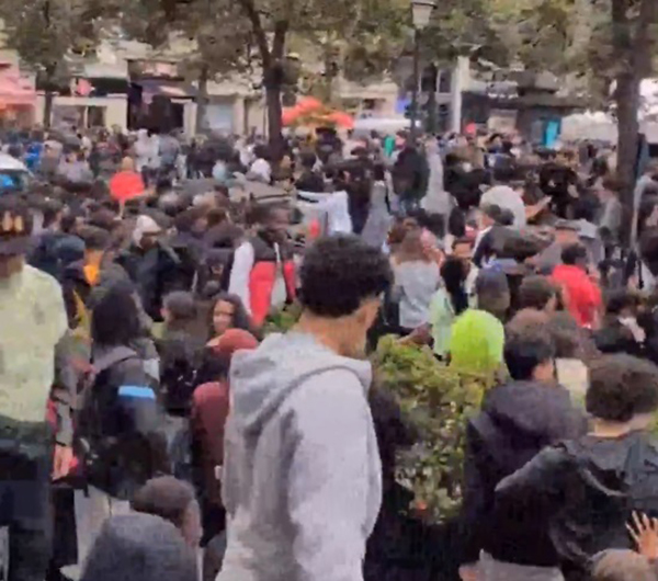 จลาจล จลาจล