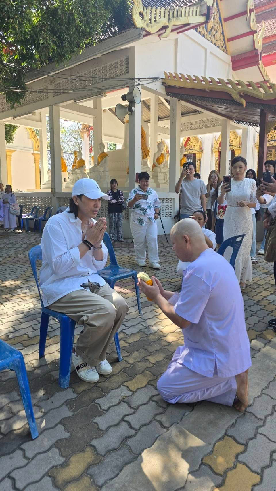 ทนายแก้ว นุ่งชุดขาว เข้าพิธีอุปสมบท ทนายแก้ว นุ่งชุดขาว เข้าพิธีอุปสมบท