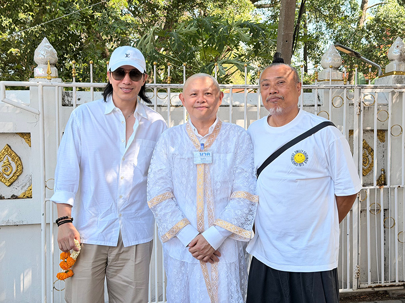 ทนายแก้ว นุ่งชุดขาว เข้าพิธีอุปสมบท ทนายแก้ว นุ่งชุดขาว เข้าพิธีอุปสมบท