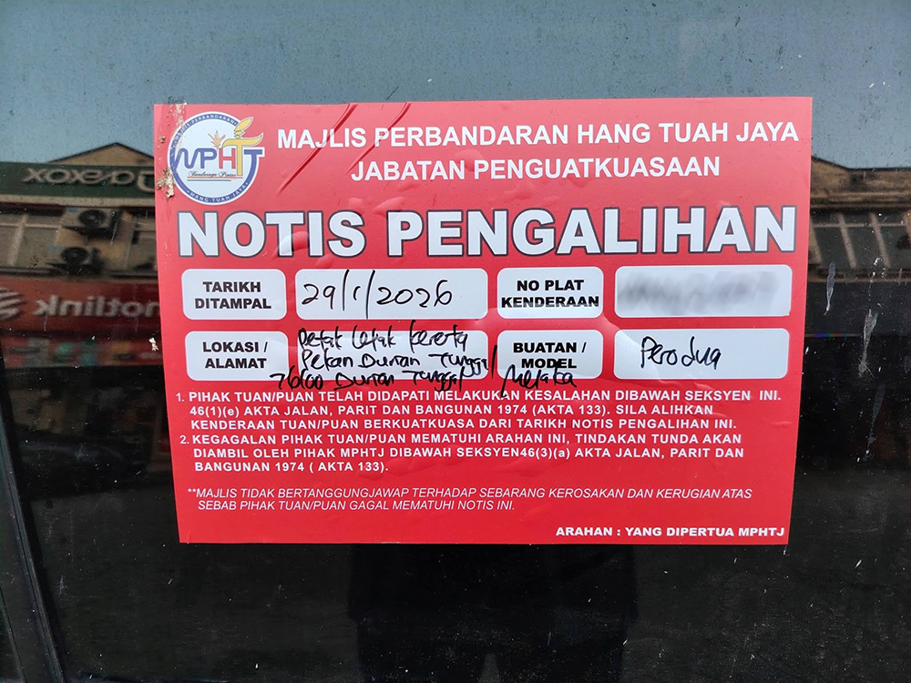 จอดรถทิ้งไว้ 3 สัปดาห์ เจอขี้นกเต็ม ๆ จอดรถทิ้งไว้ 3 สัปดาห์ เจอขี้นกเต็ม ๆ