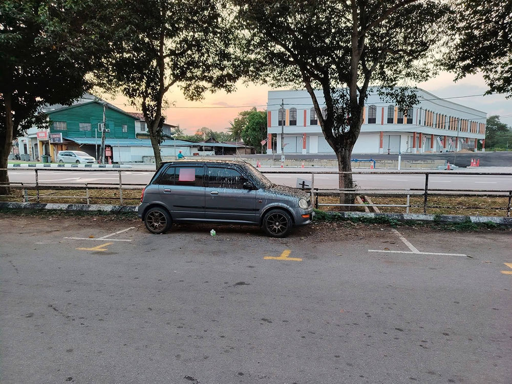 จอดรถทิ้งไว้ 3 สัปดาห์ เจอขี้นกเต็ม ๆ จอดรถทิ้งไว้ 3 สัปดาห์ เจอขี้นกเต็ม ๆ