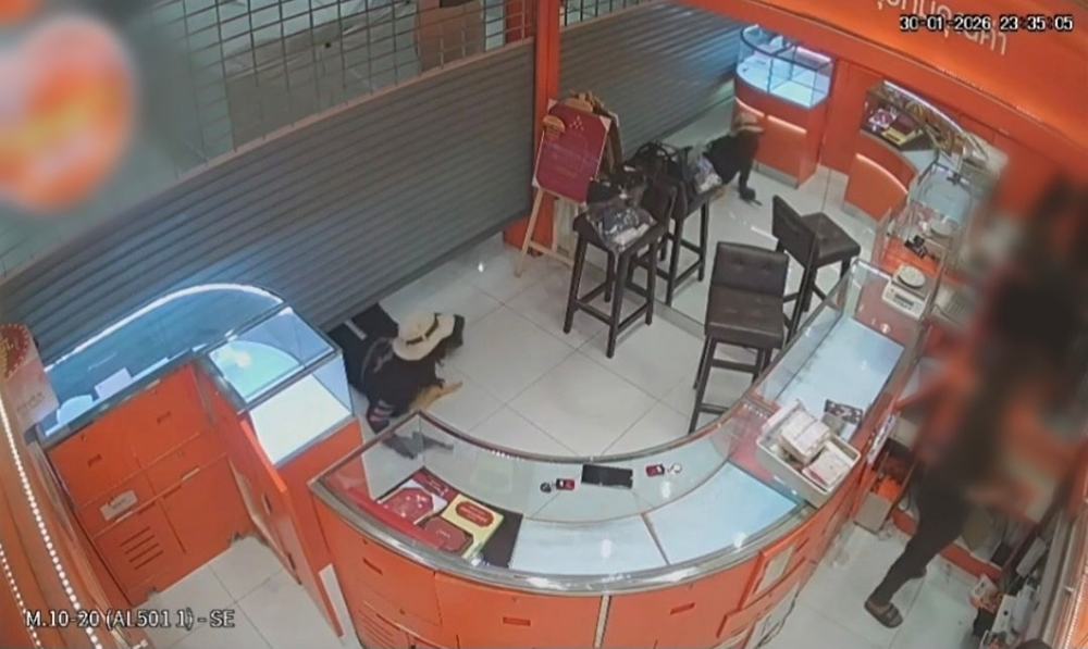 ปล้นทอง 149 บาท กลางห้าง ปล้นทอง 149 บาท กลางห้าง