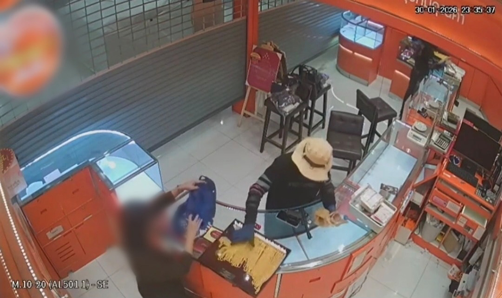 ปล้นทอง 149 บาท กลางห้าง ปล้นทอง 149 บาท กลางห้าง