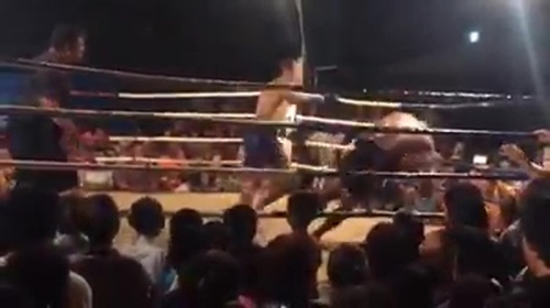 วัยรุ่นต่อยมวยกับตำรวจ วัยรุ่นต่อยมวยกับตำรวจ