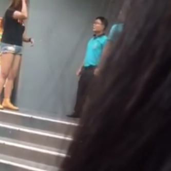 พนักงานโรงแรมเตะไล่แขก พนักงานโรงแรมเตะไล่แขก