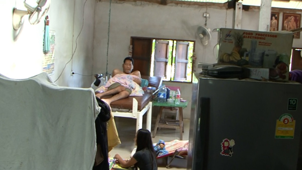 วอนช่วยหนุ่มสุรินทร์ ฮอร์โมนผิดปกติ สูงเกือบ 3 เมตร-โรครุมเร้า วอนช่วยหนุ่มสุรินทร์ ฮอร์โมนผิดปกติ สูงเกือบ 3 เมตร-โรครุมเร้า