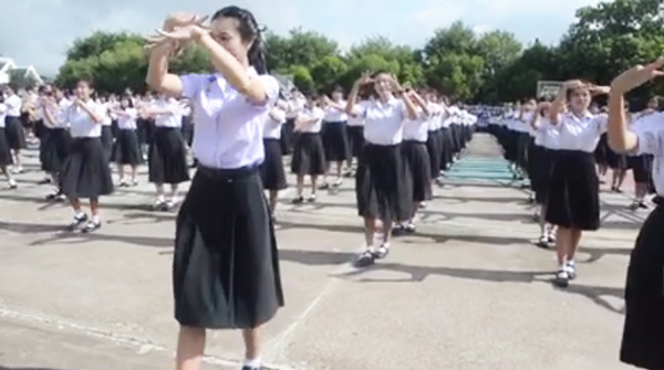 นางรำทั้งโรงเรียน นางรำทั้งโรงเรียน