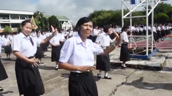 นางรำทั้งโรงเรียน นางรำทั้งโรงเรียน