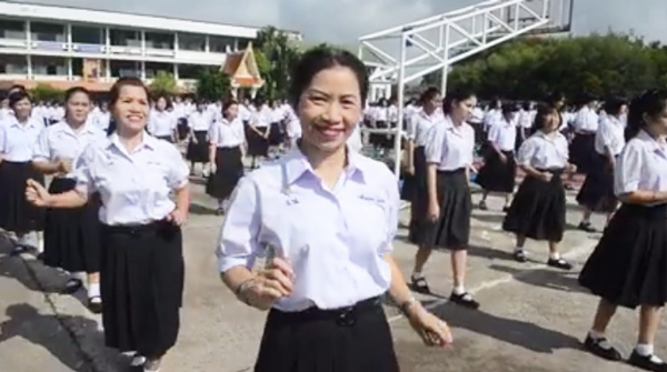 นางรำทั้งโรงเรียน นางรำทั้งโรงเรียน