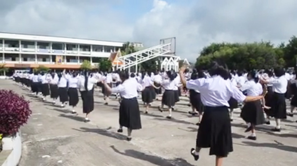 นางรำทั้งโรงเรียน นางรำทั้งโรงเรียน