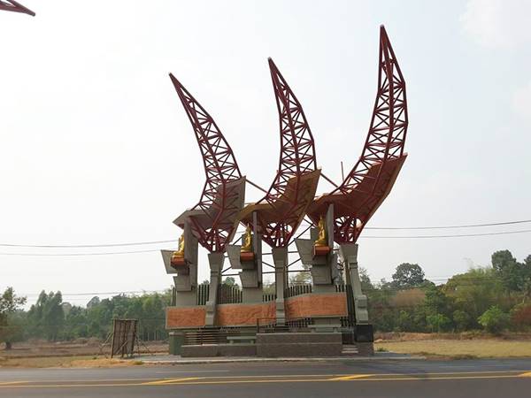 ซุ้มประตูเมืองอุบลฯ เกิดรอยแตกร้าว ซุ้มประตูเมืองอุบลฯ เกิดรอยแตกร้าว