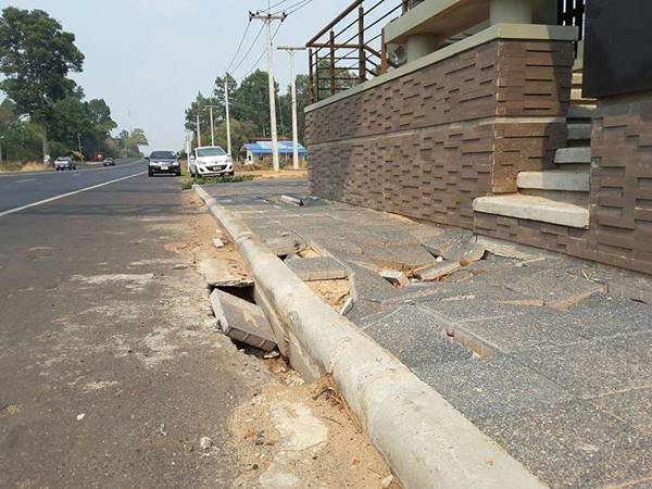 ซุ้มประตูเมืองอุบลฯ เกิดรอยแตกร้าว ซุ้มประตูเมืองอุบลฯ เกิดรอยแตกร้าว