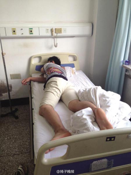 ว่าที่คุณพ่อรอลุ้นเมียคลอดหน้าห้อง โดนหมอจับขึ้นเขียงผ่าริดสีดวงเฉย ว่าที่คุณพ่อรอลุ้นเมียคลอดหน้าห้อง โดนหมอจับขึ้นเขียงผ่าริดสีดวงเฉย