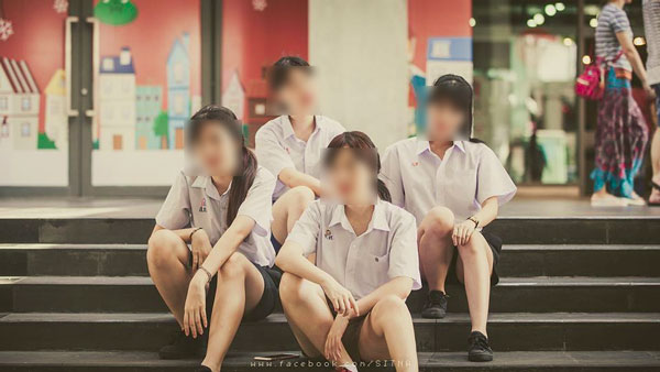 ช่างภาพ แจงดราม่า 4 สาวแต่งชุดนักเรียนชายล้วน ช่างภาพ แจงดราม่า 4 สาวแต่งชุดนักเรียนชายล้วน