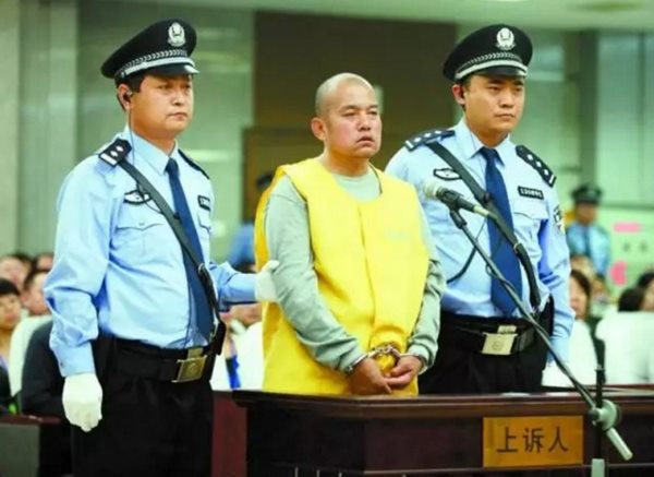 หนุ่มจีนที่ถูกประหารเมื่อ 21 ปีก่อน ถูกพบไม่มีความผิด ศาลตัดสินผิดตัว หนุ่มจีนที่ถูกประหารเมื่อ 21 ปีก่อน ถูกพบไม่มีความผิด ศาลตัดสินผิดตัว