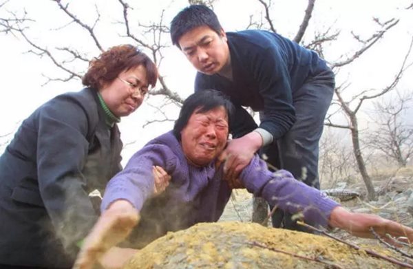 หนุ่มจีนที่ถูกประหารเมื่อ 21 ปีก่อน ถูกพบไม่มีความผิด ศาลตัดสินผิดตัว หนุ่มจีนที่ถูกประหารเมื่อ 21 ปีก่อน ถูกพบไม่มีความผิด ศาลตัดสินผิดตัว