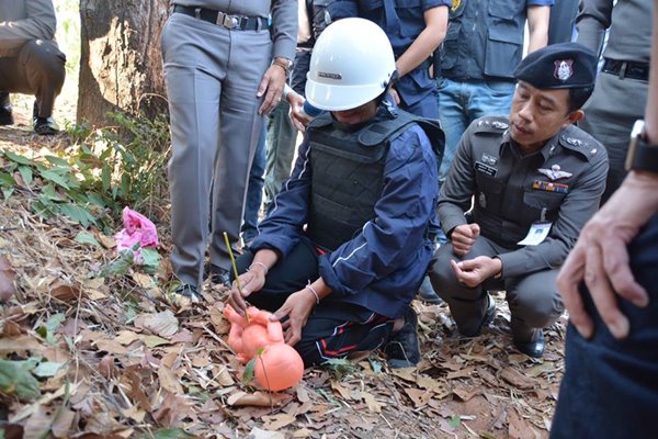 นำตัวแม่ใจโหด แทง-ฝังน้องไอดิน ทำแผน นำตัวแม่ใจโหด แทง-ฝังน้องไอดิน ทำแผน