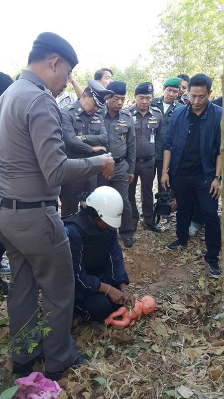 นำตัวแม่ใจโหด แทง-ฝังน้องไอดิน ทำแผน นำตัวแม่ใจโหด แทง-ฝังน้องไอดิน ทำแผน