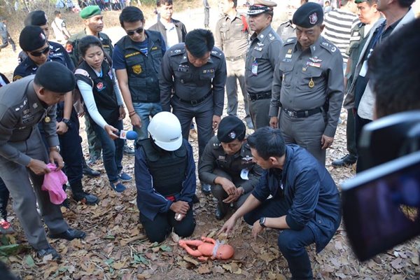 นำตัวแม่ใจโหด แทง-ฝังน้องไอดิน ทำแผน นำตัวแม่ใจโหด แทง-ฝังน้องไอดิน ทำแผน