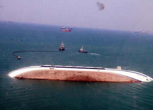 เรือจีนล่ม ที่ท่าเรือแหลมฉบัง เรือจีนล่ม ที่ท่าเรือแหลมฉบัง