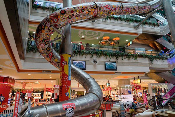 สไลเดอร์ยักษ์ในห้าง สไลเดอร์ยักษ์ในห้าง