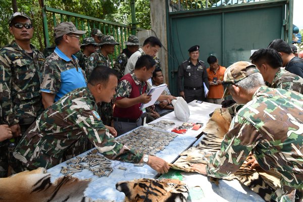 พบหนังเสือ-ตะกรุดเขี้ยวเสือ ในวัดป่าหลวงตาบัวอีกเพียบ พบหนังเสือ ตะกรุดเขี้ยวเสือ ในวัดป่าหลวงตาบัวอีกเพียบ