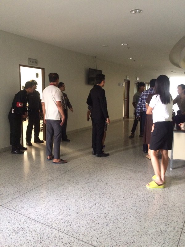 ดร. ทะเลาะเดือด ชักปืนยิงดับ 2 ราย ใน มรภ.พระนคร ดร. ทะเลาะเดือด ชักปืนยิงดับ 2 ราย ใน มรภ.พระนคร