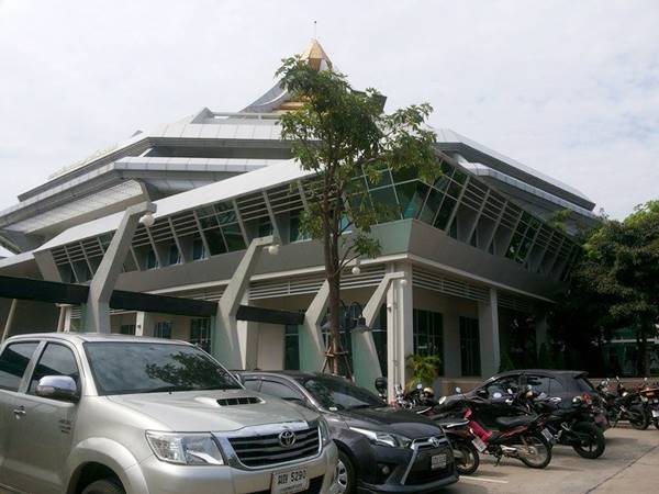 ดร. ทะเลาะเดือด ชักปืนยิงดับ 2 ราย ใน มรภ.พระนคร ดร. ทะเลาะเดือด ชักปืนยิงดับ 2 ราย ใน มรภ.พระนคร