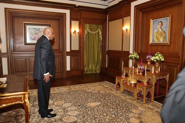 กษัตริย์แห่งเลโซโท เสด็จฯ สักการะพระบรมศพ ในหลวง ร.9 กษัตริย์แห่งเลโซโท เสด็จฯ สักการะพระบรมศพ ในหลวง ร.9