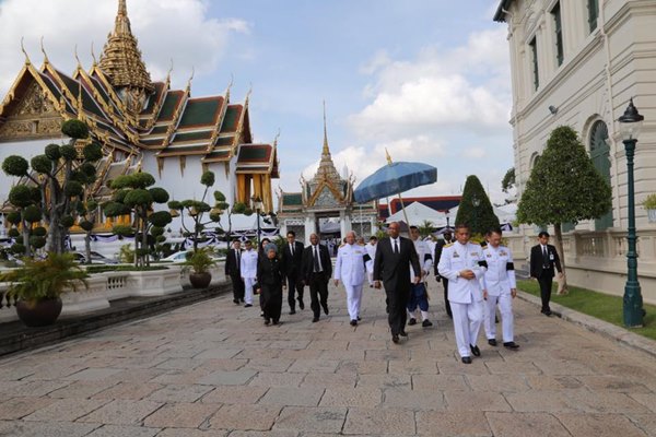 กษัตริย์แห่งเลโซโท เสด็จฯ สักการะพระบรมศพ ในหลวง ร.9 กษัตริย์แห่งเลโซโท เสด็จฯ สักการะพระบรมศพ ในหลวง ร.9