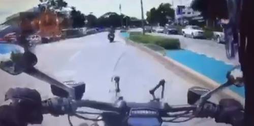 บิ๊กไบค์ชนท้ายกระบะวีโก้ บิ๊กไบค์ชนท้ายกระบะวีโก้