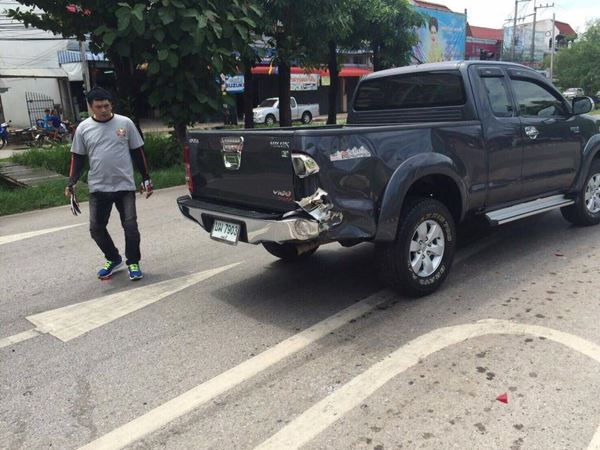 บิ๊กไบค์ชนท้ายกระบะวีโก้ บิ๊กไบค์ชนท้ายกระบะวีโก้