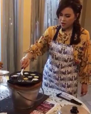 ทูลกระหม่อมหญิงอุบลรัตนฯ โพสต์คลิปทำขนมครก ทูลกระหม่อมหญิงอุบลรัตนฯ โพสต์คลิปทำขนมครก