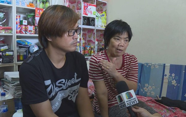 แม่พาลูกชายพบ ปอท. วอนตรวจสอบแอพฯ ไอโชว์ เข้าข่ายผิดกฎหมายหรือไม่ แม่พาลูกชายพบ ปอท. วอนตรวจสอบแอพฯ ไอโชว์ เข้าข่ายผิดกฎหมายหรือไม่