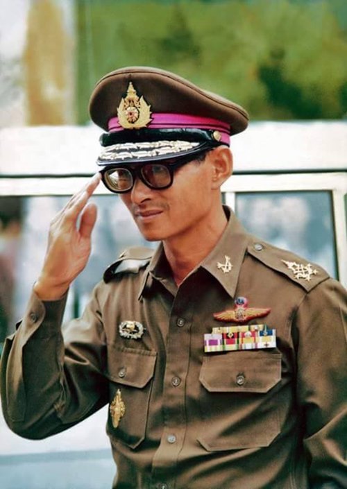 ในหลวง รัชกาลที่ 9 ในหลวง รัชกาลที่ 9