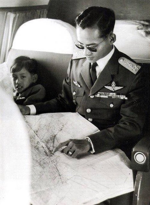 ในหลวง รัชกาลที่ 9 ในหลวง รัชกาลที่ 9