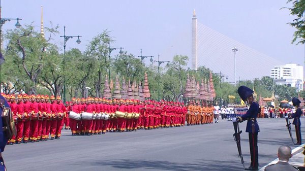 ร.10 เสด็จฯ ร่วมริ้วขบวนที่ 4 อัญเชิญพระโกศพระบรมอัฐิ เข้าสู่พระบรมมหาราชวัง ร.10 เสด็จฯ ร่วมริ้วขบวนที่ 4 อัญเชิญพระโกศพระบรมอัฐิ เข้าสู่พระบรมมหาราชวัง
