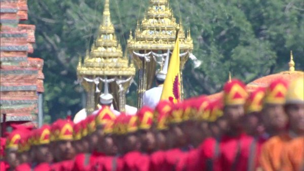 ร.10 เสด็จฯ ร่วมริ้วขบวนที่ 4 อัญเชิญพระโกศพระบรมอัฐิ เข้าสู่พระบรมมหาราชวัง ร.10 เสด็จฯ ร่วมริ้วขบวนที่ 4 อัญเชิญพระโกศพระบรมอัฐิ เข้าสู่พระบรมมหาราชวัง