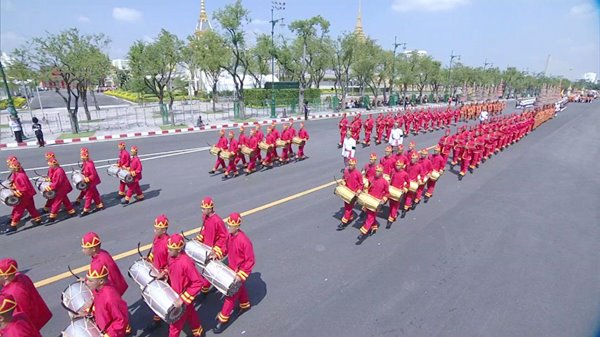 ร.10 เสด็จฯ ร่วมริ้วขบวนที่ 4 อัญเชิญพระโกศพระบรมอัฐิ เข้าสู่พระบรมมหาราชวัง ร.10 เสด็จฯ ร่วมริ้วขบวนที่ 4 อัญเชิญพระโกศพระบรมอัฐิ เข้าสู่พระบรมมหาราชวัง