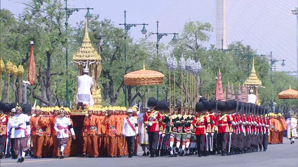 ร.10 เสด็จฯ ร่วมริ้วขบวนที่ 4 อัญเชิญพระโกศพระบรมอัฐิ เข้าสู่พระบรมมหาราชวัง ร.10 เสด็จฯ ร่วมริ้วขบวนที่ 4 อัญเชิญพระโกศพระบรมอัฐิ เข้าสู่พระบรมมหาราชวัง