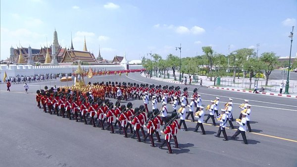 ร.10 เสด็จฯ ร่วมริ้วขบวนที่ 4 อัญเชิญพระโกศพระบรมอัฐิ เข้าสู่พระบรมมหาราชวัง ร.10 เสด็จฯ ร่วมริ้วขบวนที่ 4 อัญเชิญพระโกศพระบรมอัฐิ เข้าสู่พระบรมมหาราชวัง
